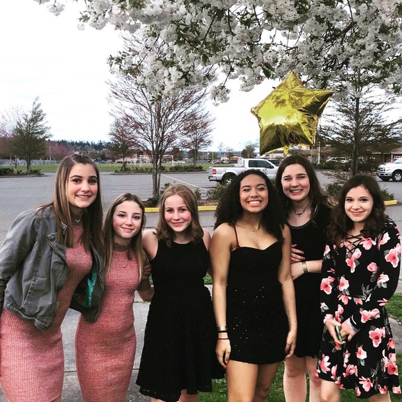 Meet your Posher, Zoe - Picture 2 of 2